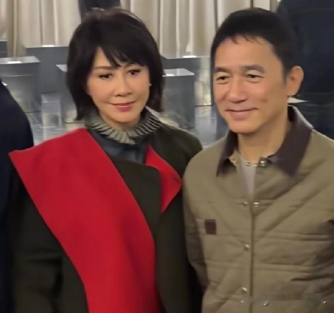 看到梁朝伟和刘嘉玲，就觉得什么叫“神仙眷侣”。一个影帝低调内敛，一个女王霸气外扬