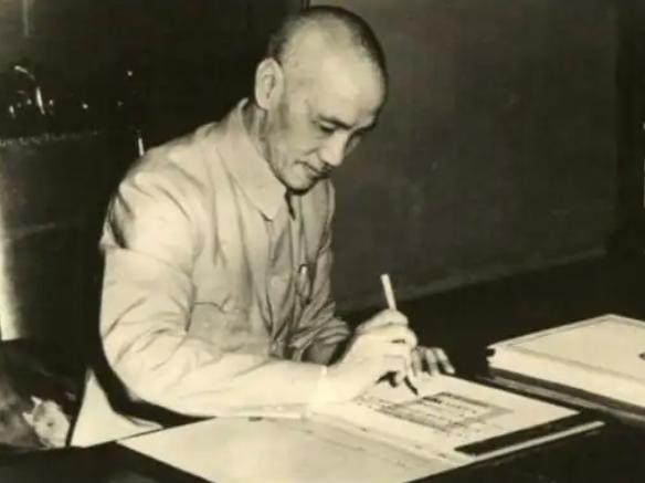 1948年，陈布雷直言劝说蒋介石，整治贪腐不能只拿小人物开刀，得敢动权贵大佬，蒋
