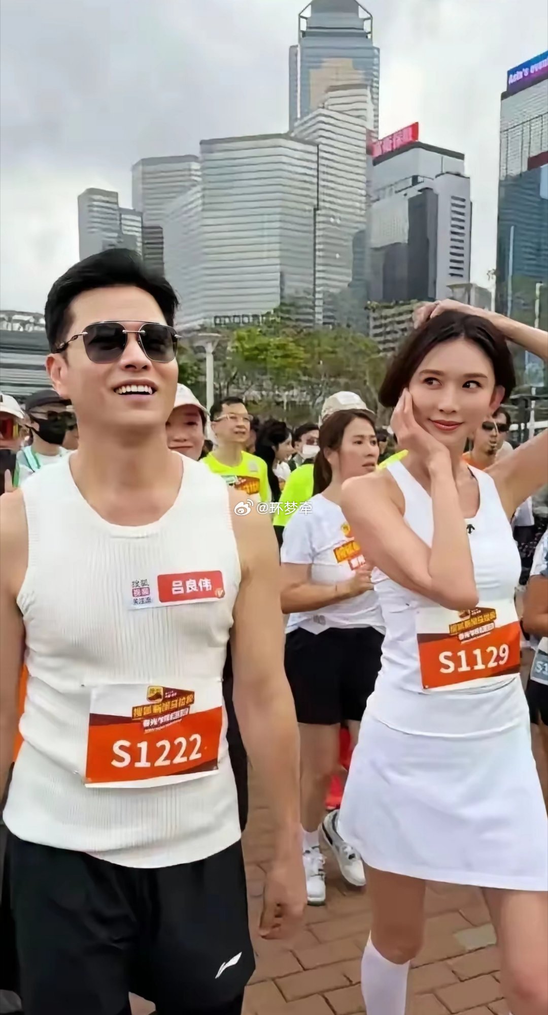 70岁的吕良伟连林志玲都忍不住偷看，确实帅气啊！