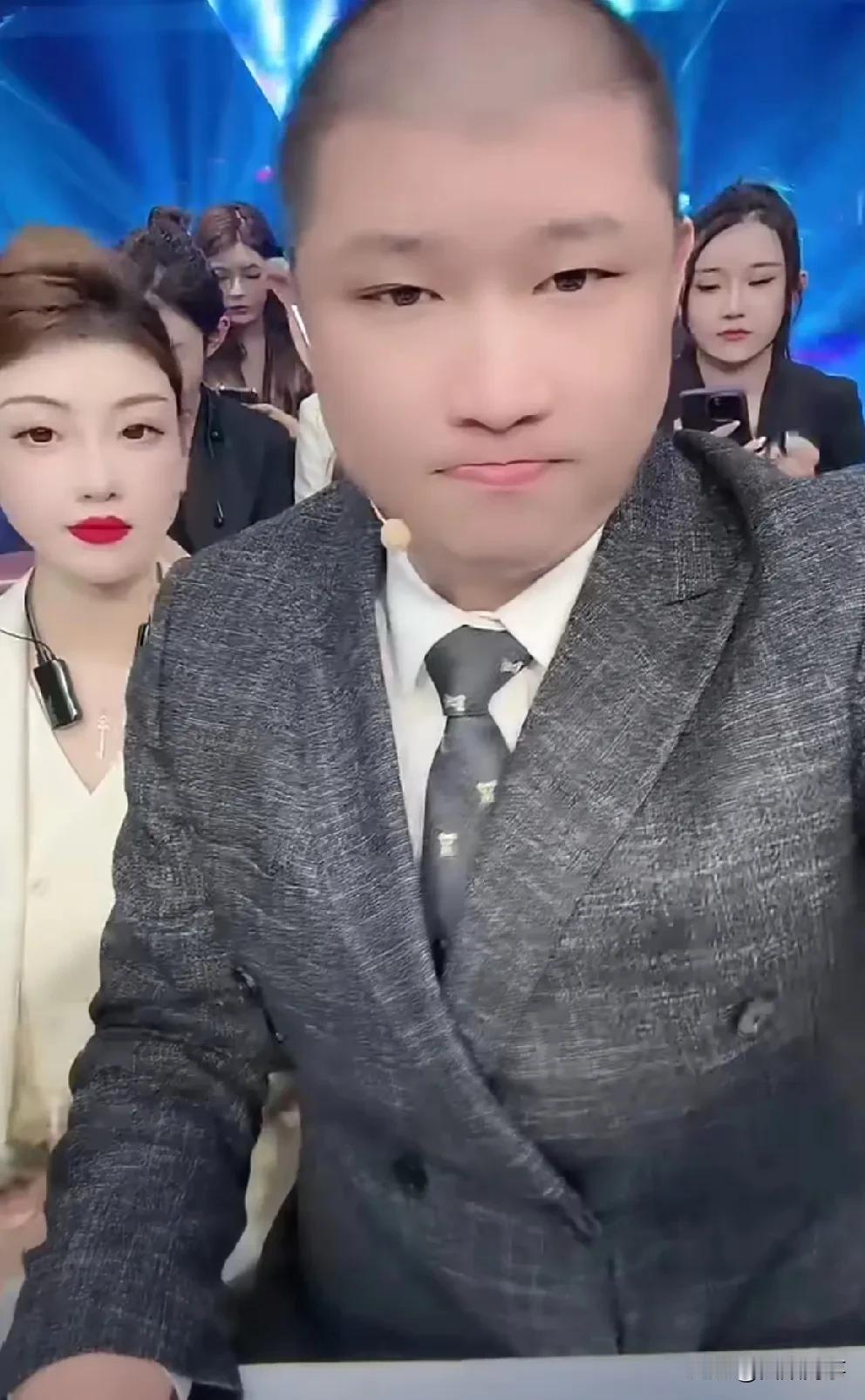亚飞说不是二驴回不来，是二驴不想回来！不是官方说