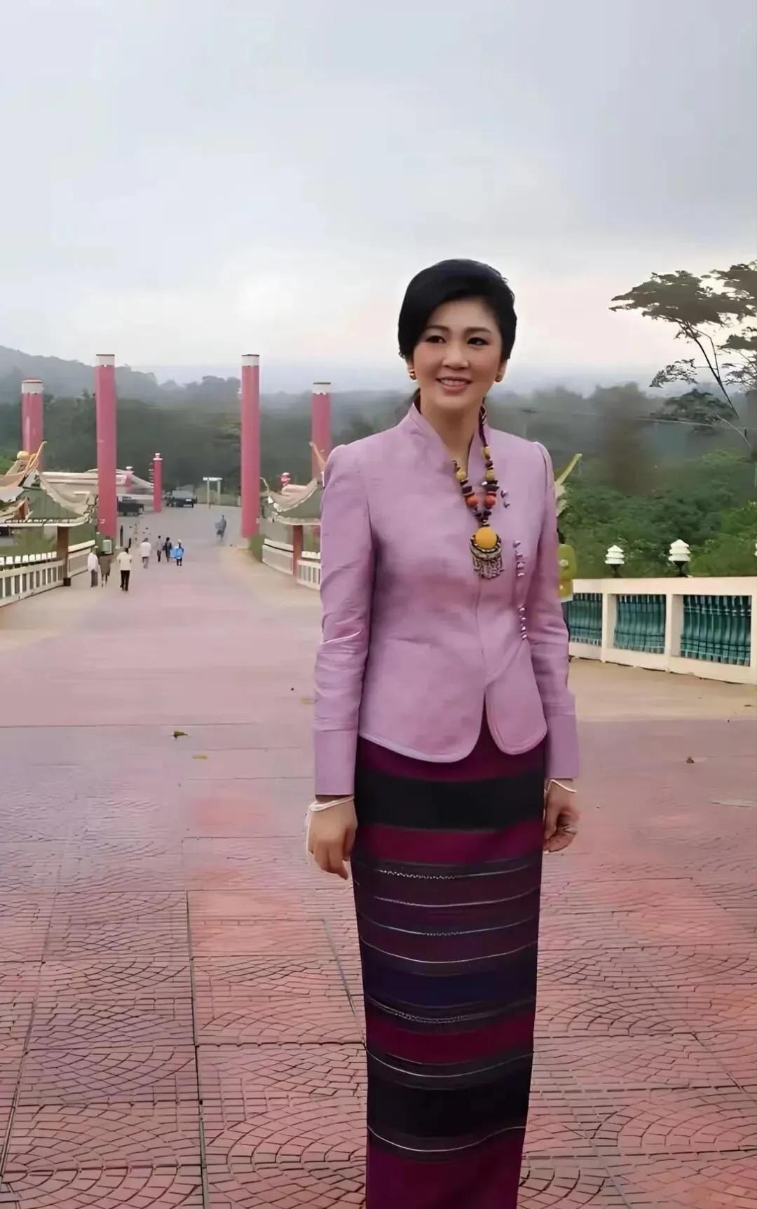 英拉被称为亚洲第一美女，真是一点都不夸张。她身高172cm，妥妥的衣服架子，五官