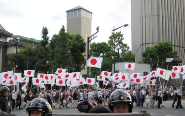 为什么现在的日本越来越猖狂？一位日本老人一语道破，日本之所以敢跟中国叫板，说到底
