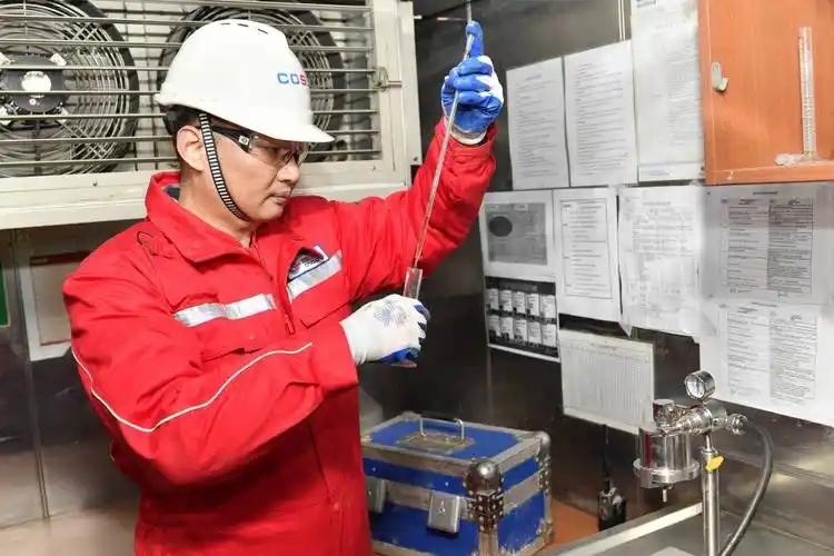 中国突然亮出能源“家底”，225个大中型油气田被探明，这背后释放的信号，远比表面