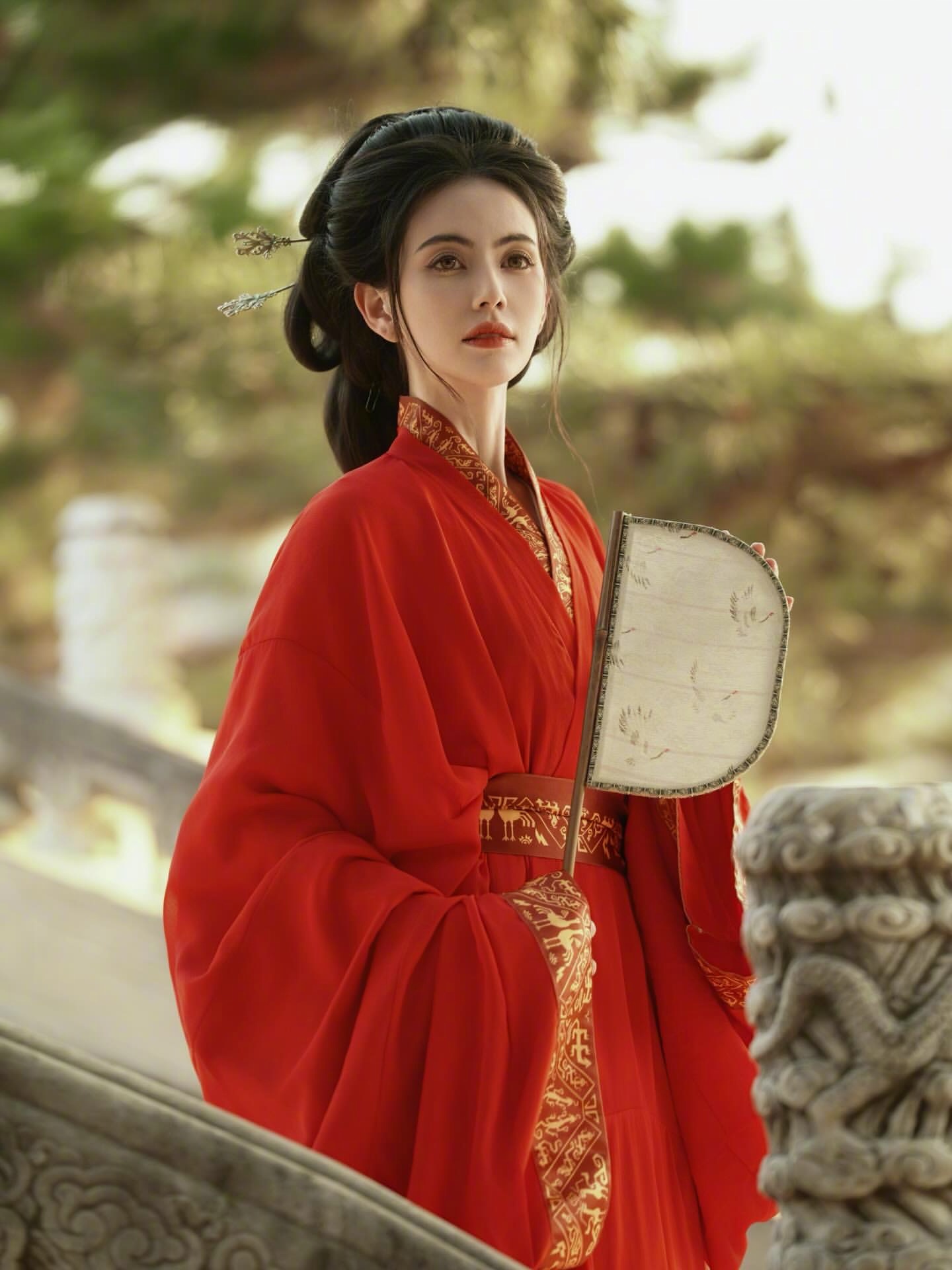 泰国女星Mai在北京拍摄的一组古装大片。别说，她这扮相可以演反派侠女。