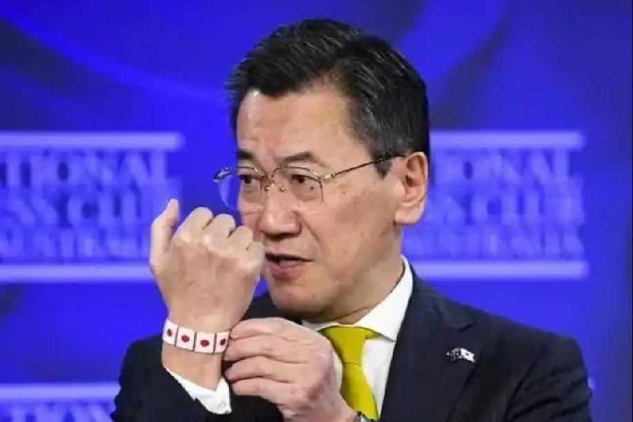 昨天，日本驻澳大使山上信吾叫嚣特朗普应与高市共同参拜靖国神社。他对媒体说:“支撑