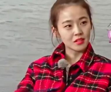 演员张佳宁说，我今年36岁了，早在几年前，我妈妈就开始催婚了，催着催着我有点生气