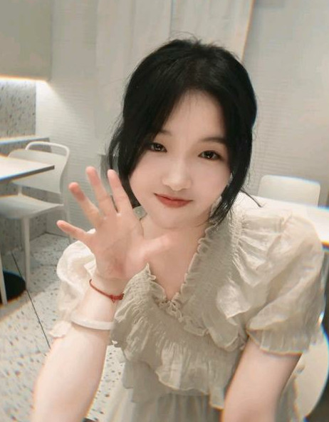 这是我网恋女友发的照片，是网图嘛?