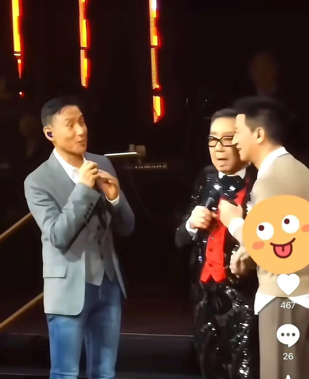 张家辉和关咏荷的独生女张童，20岁那年把一份TVB女主角的合同扔回桌上，翻开一本