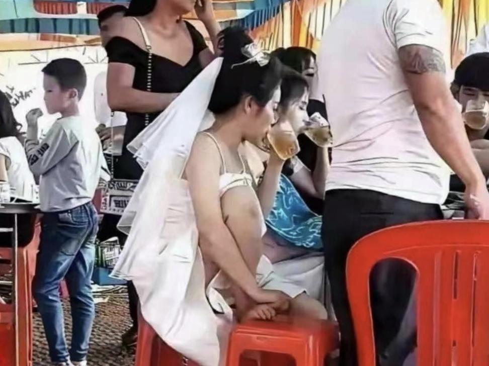 娶到这样的新娘也是一种福气性格开朗、豪爽，说明没有什么心机也说明新娘平时