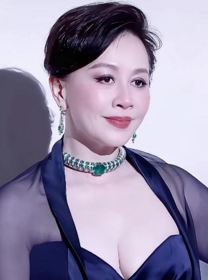 刘嘉玲60岁了，还能这么美，气场强大。梁朝伟“艳福”不浅啊！