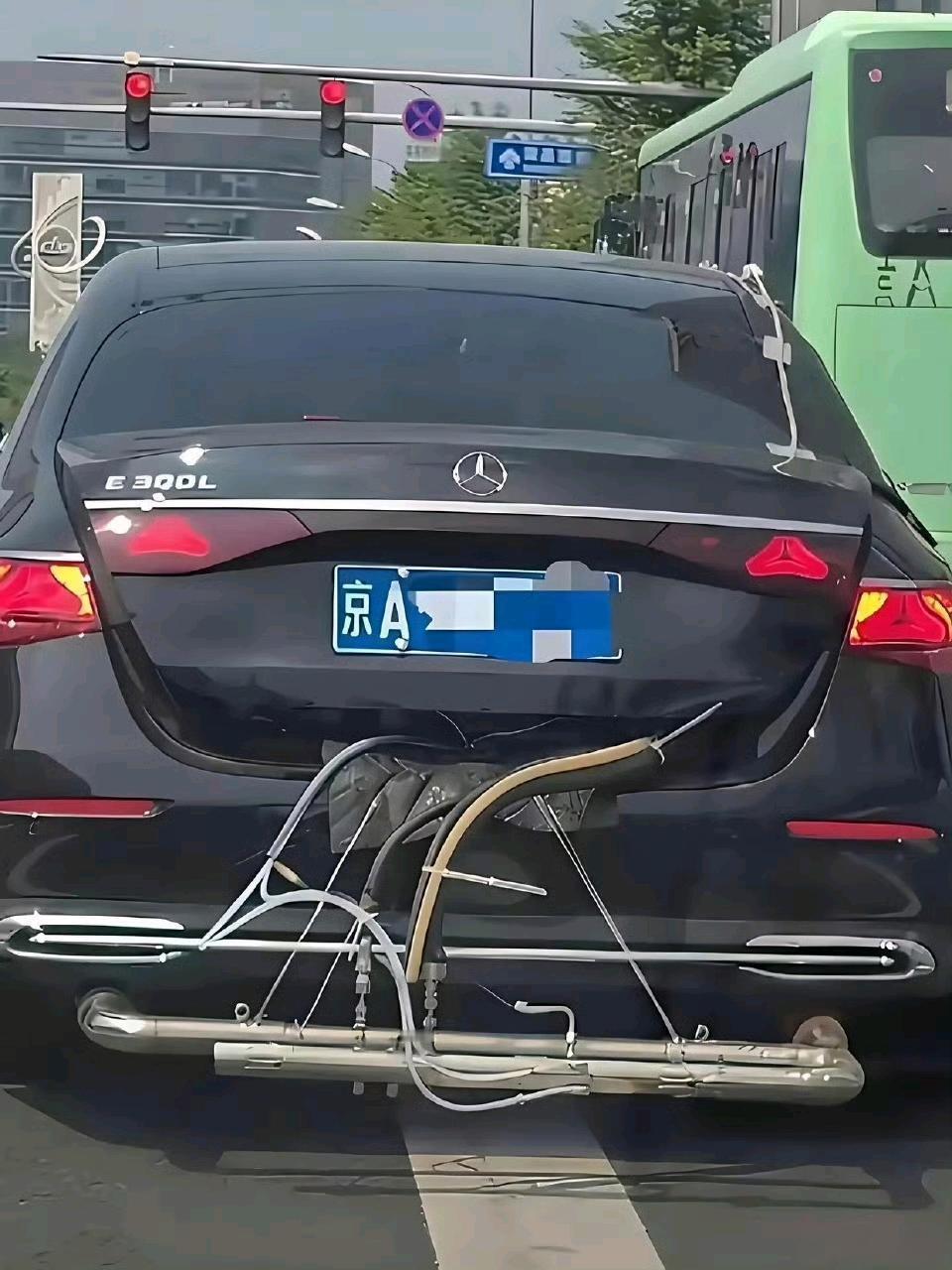 我估计交警看了都得犯愁[捂脸哭]