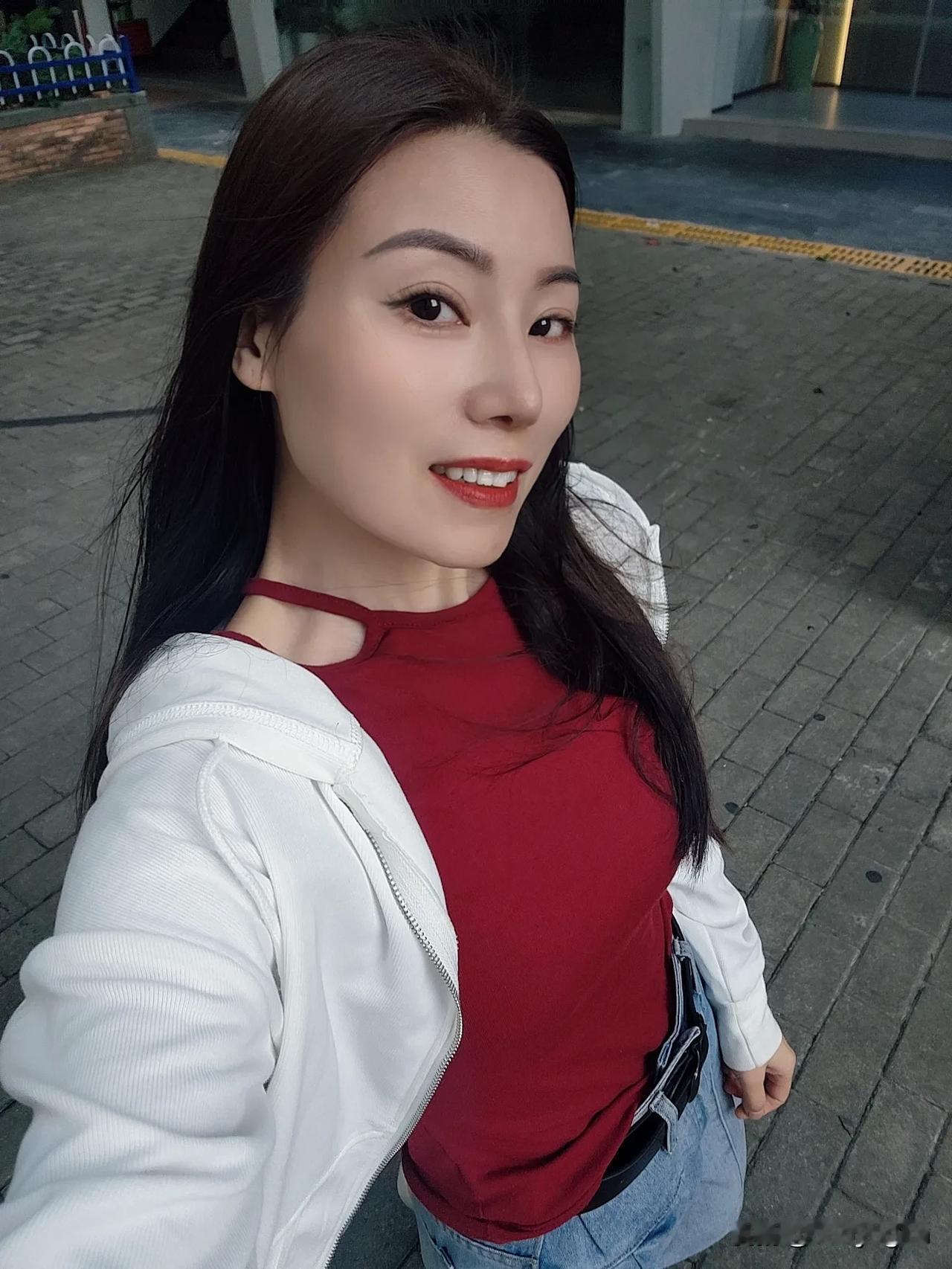 心情好，一切都会跟着美好。即使是遇到困难，我们也能用积极的心态去面对，发现生活中