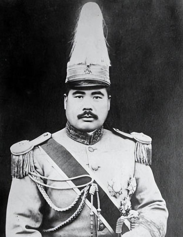 1950年吴化文主动提交书面申请要求离开部队，毛主席听后亲自过问：是不是受了什么