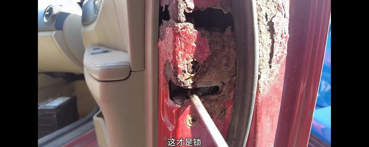 CA过去的车子生锈还是业内比较熟知的，这是某修车博主2023年收的2014年生产