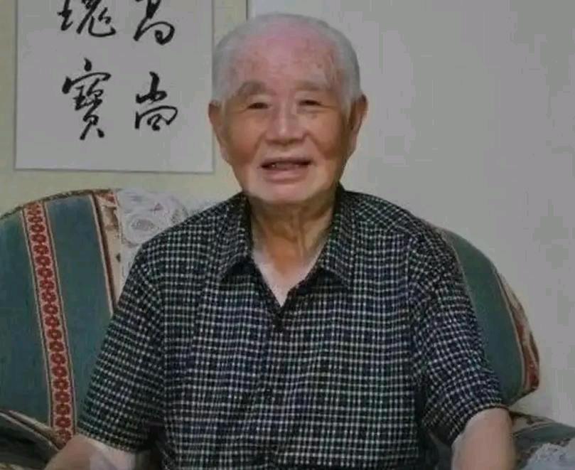 1945年10月，因为一行字，阎锡山下令将秘书李蓼源处死，政卫师长觉得李蓼源年轻