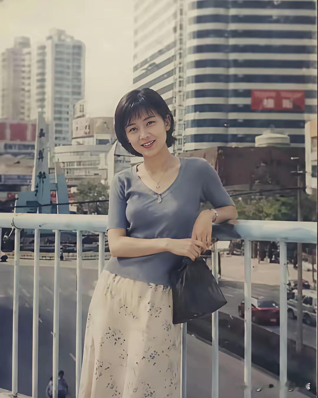 当年年少追不到，硬是追不到，使出各种计谋也没追到。那个无忍与痛苦呀，好长时间都难