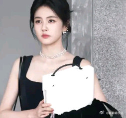 鞠婧祎和白鹿谁是四美之一​​​