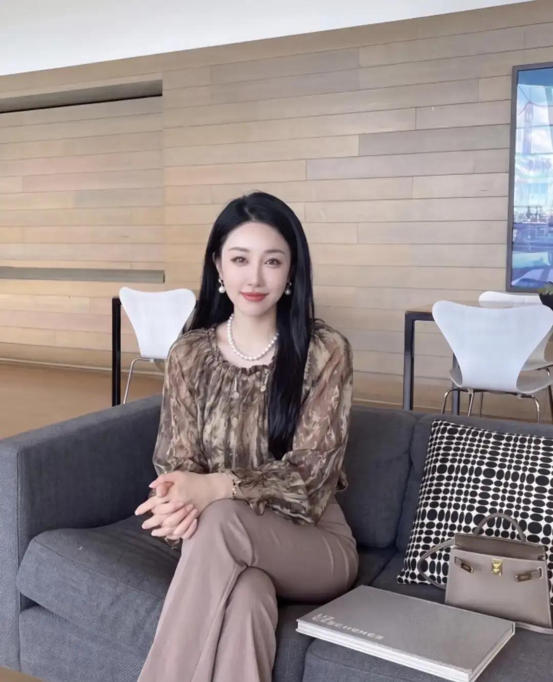 现在很多人不想结婚，就是觉得婚姻带来的东西，自己一个人也能搞定。我前阵子听一