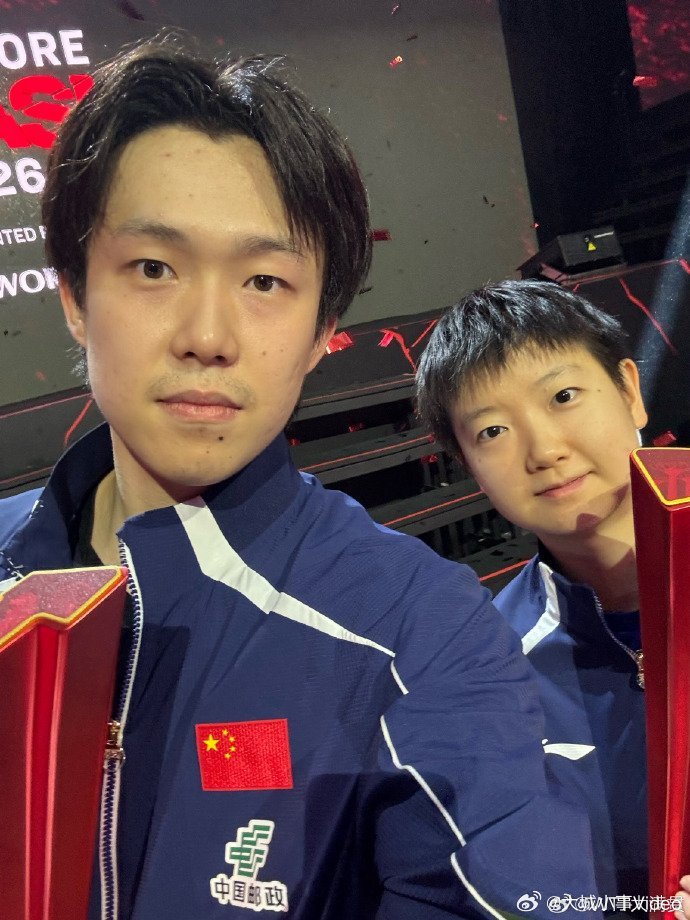 【王楚钦孙颖莎自拍来了】王楚钦孙颖莎冠军自拍出炉3月1日，在2026年WTT