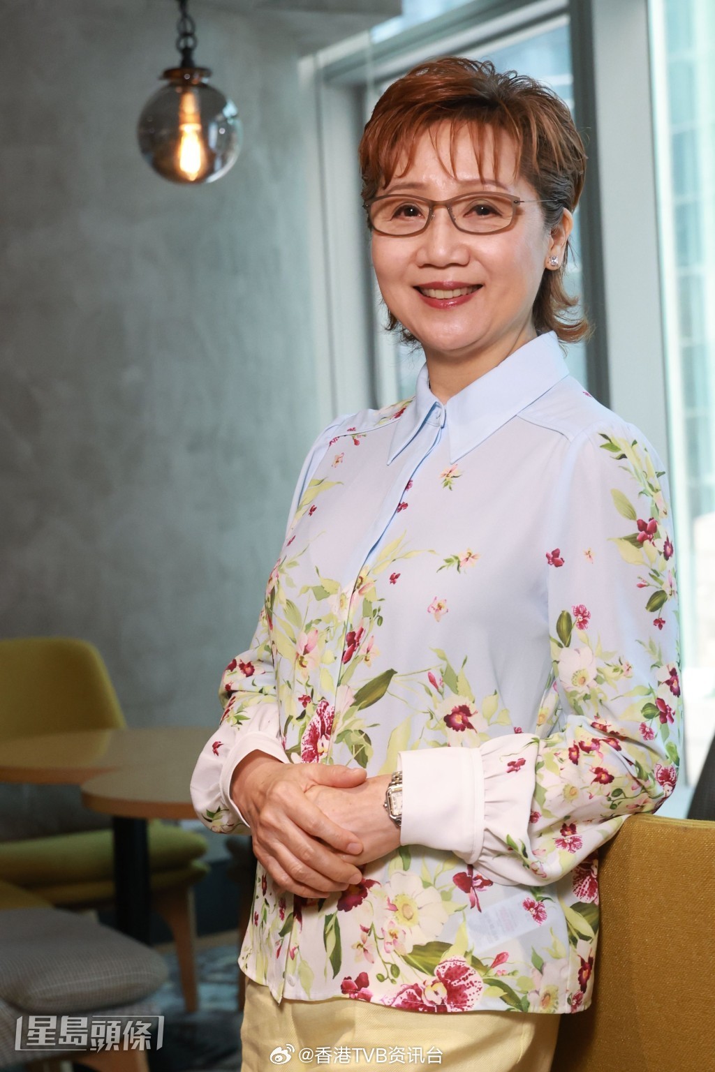 星岛：张德兰再登红馆细数六十年歌唱之路感念母亲悉心照料潸然落泪《鲜花满月楼》