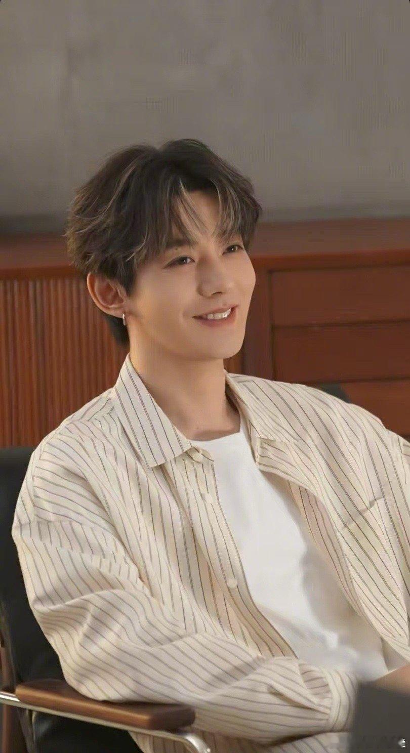邓为哥哥的笑容好治愈❤️‍🩹，这小酒窝好迷人😍｜邓为​​​
