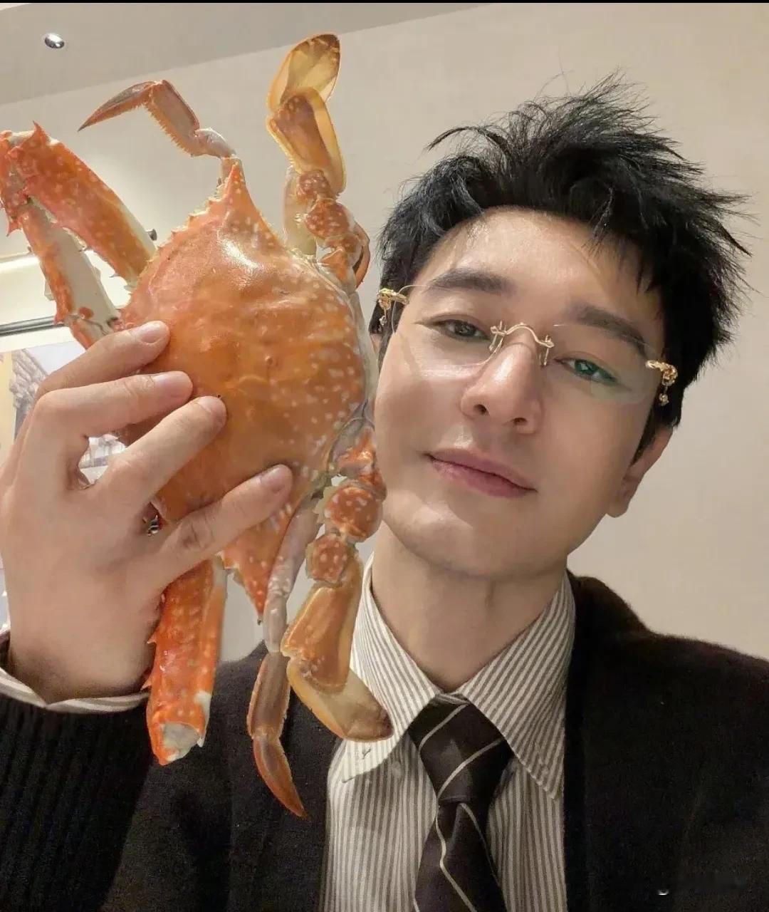 黄晓明，高调发文！9月20号下午，黄晓明在社交平台高调发文，配了两张照片直接