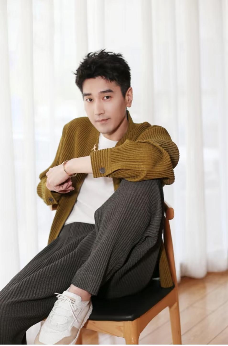 赵又廷此刻的心情，估计比吃了苍蝇还难受，他想破脑袋也想不到，网传他和唐嫣主演