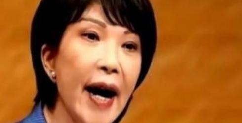 就在中日关系愈演愈烈的时候，一个诡异的现象发生了，现在不仅是美国在给咱们“递刀子