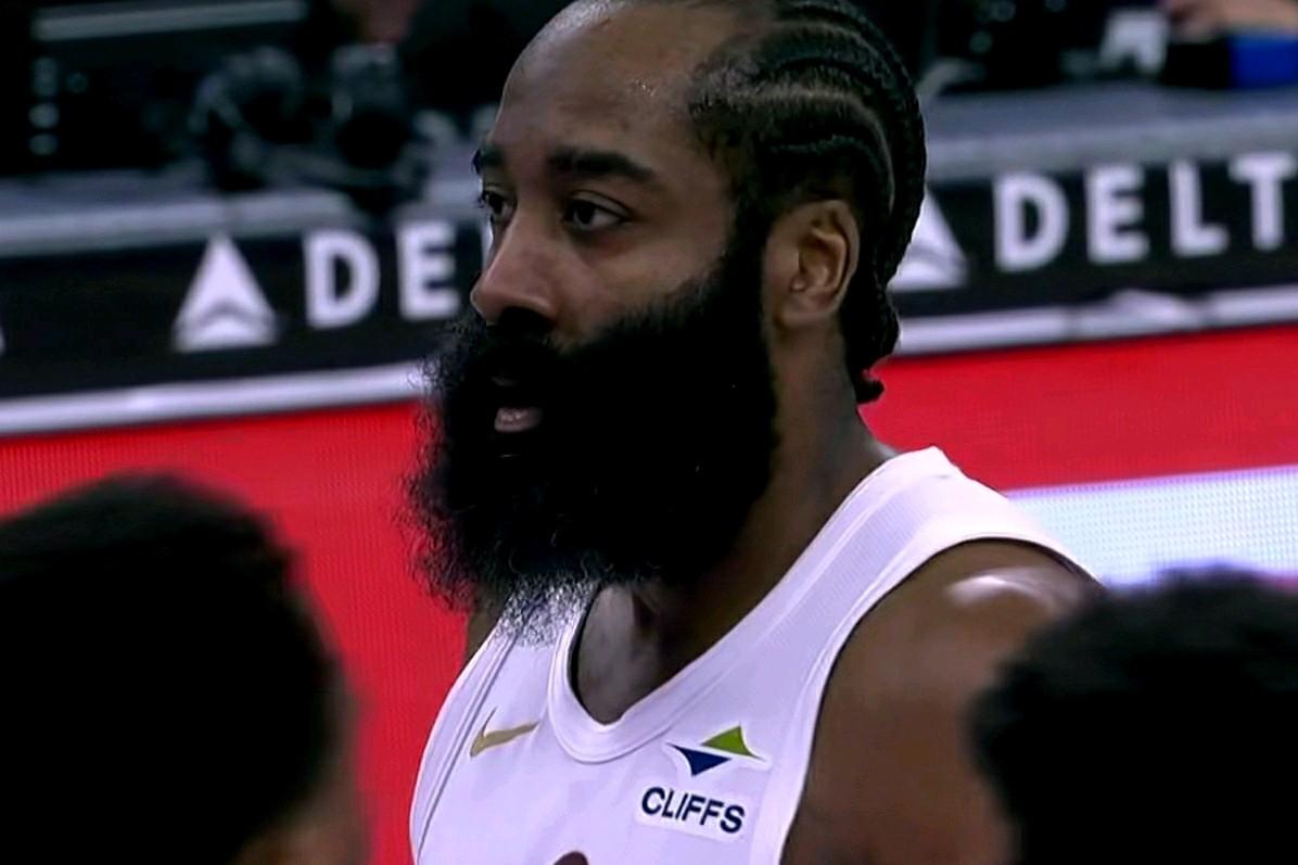 事出反常必有妖！骑士和爵士演上了！虽然骑士赢球了，但是感觉双方在演控分战术，