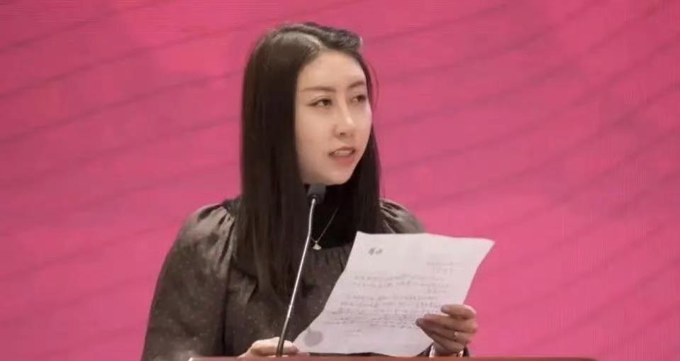千呼万唤始出来，西北大学终于对贾浅浅涉嫌论文抄袭问题做出定论，撤销其硕士学位，撤