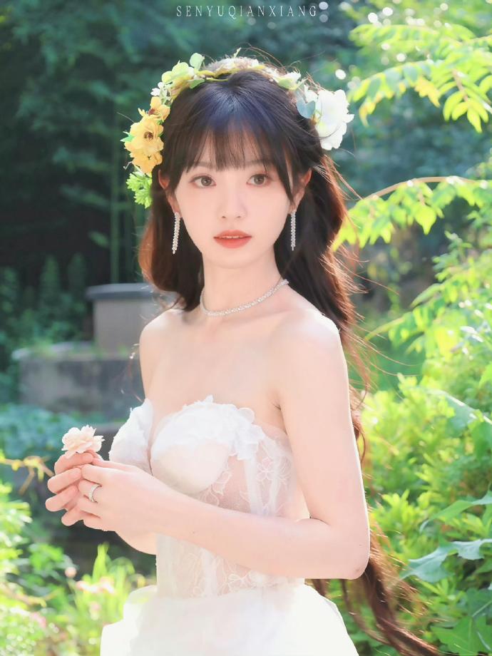 纯白花嫁田曦薇美哭我！这个女孩子在发光啊