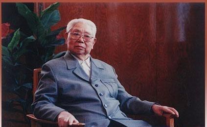 1980年，汪东兴主动辞职，之后四位大人物也相继隐退陈锡联1915年生于湖