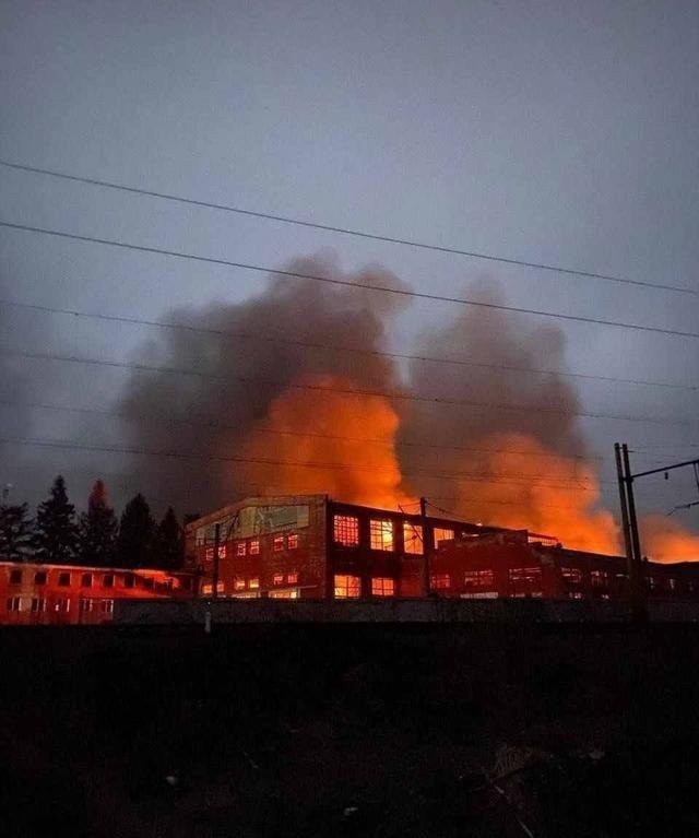 波尔塔瓦州格列边卡机车修理厂在11月8日凌晨遭遇无人机袭击。当地人记录到至少28