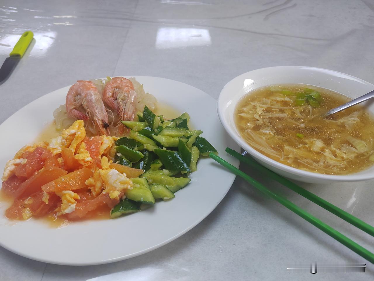 今天是2026年的第一天，早上在吃早餐的时候，一个哥们说，公司给我们涨工资了，就