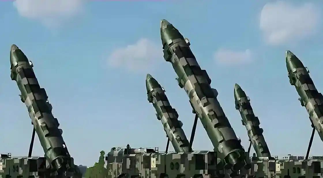 美军哨兵洲际导弹还在难产，中国东风41已落后，美媒：93大阅兵，中国新洲际导弹亮