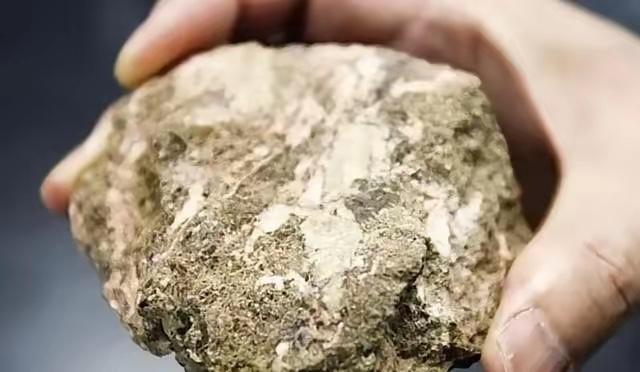 自从中国掌握住稀土命脉后，一个奇怪现象就此产生：越来越多的国家发现大量的稀土矿，