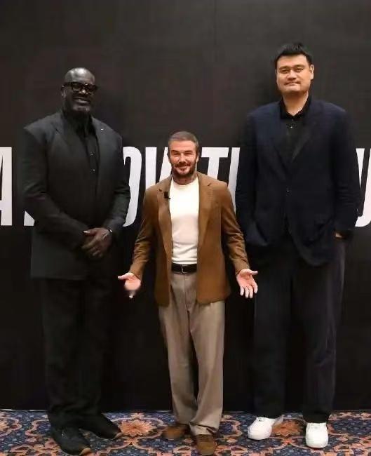 这么一对比贝克汉姆一下就不那么帅了