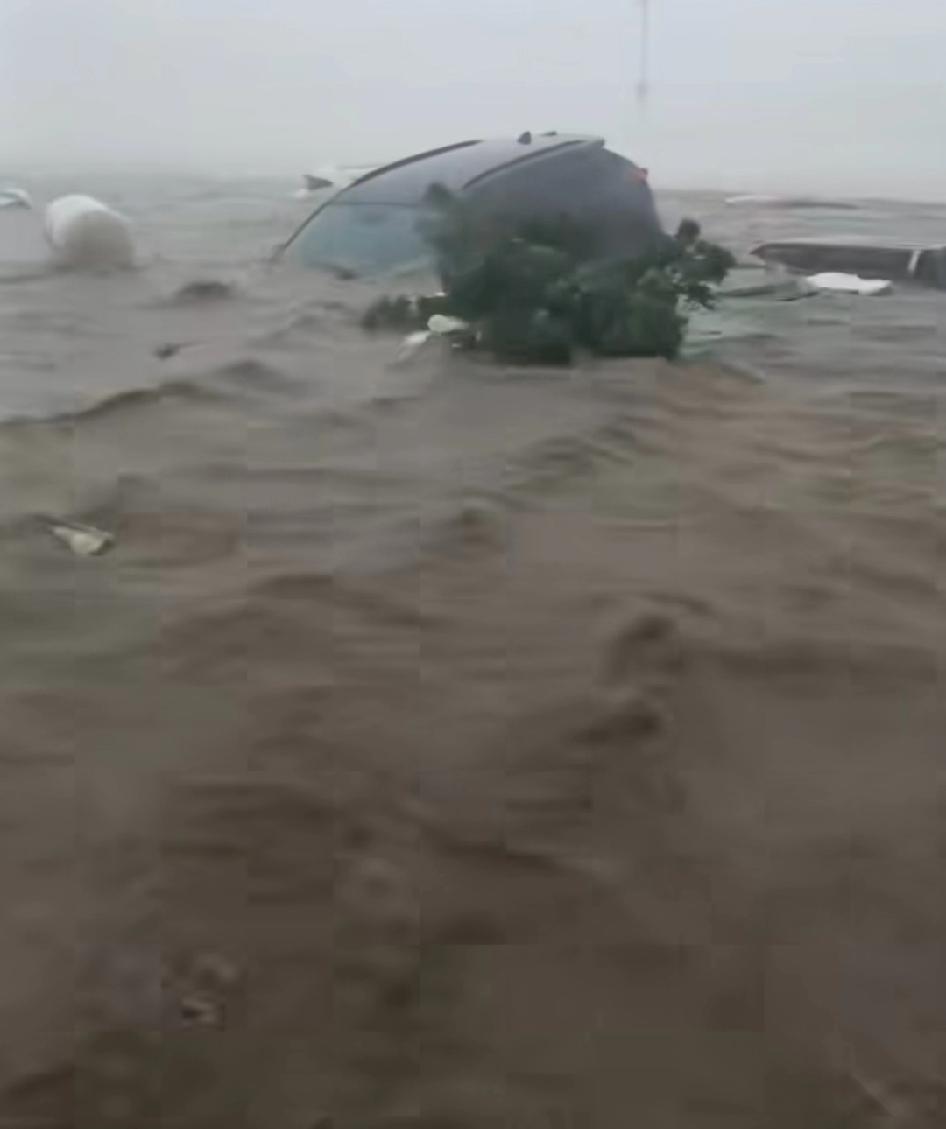 珠海真成海了，港珠澳大桥怎么样了，据说能抵抗16级风，貌似这次风力是17级要是
