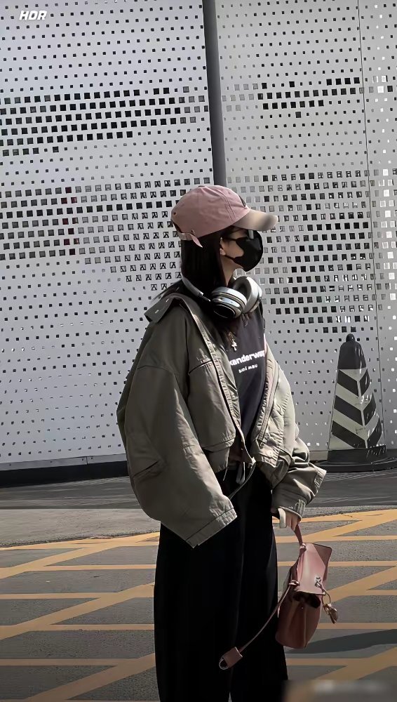 周深前脚刚走，《奔跑吧》后脚就急了。没了半条魂，只能硬凑CP续命，懂的都懂。李晨