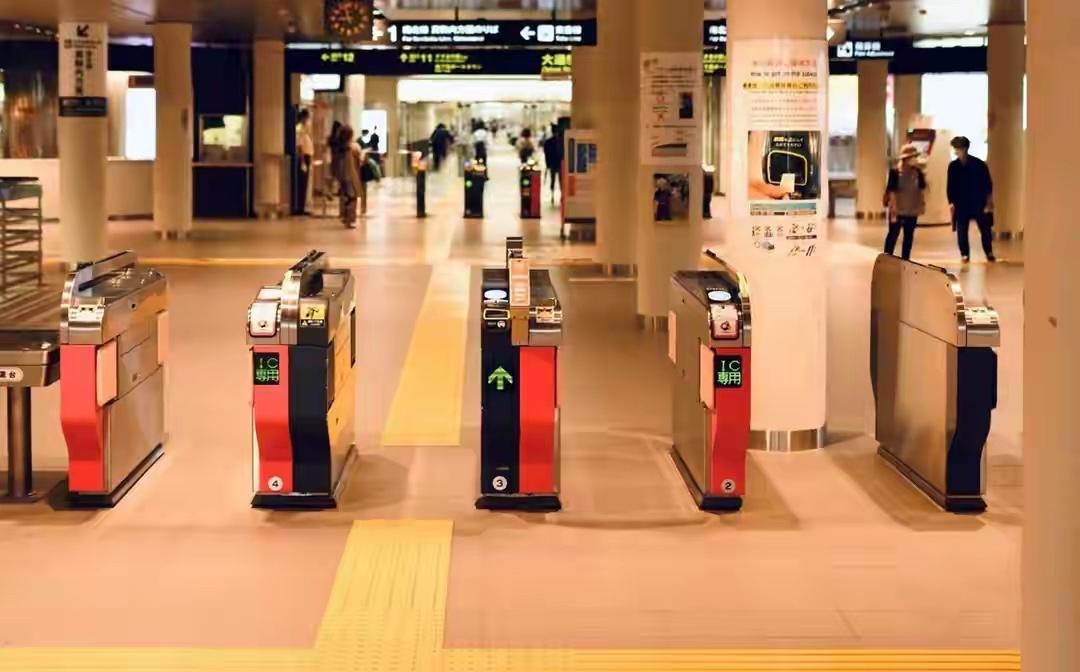 深圳地铁安检升级引争议：日本地铁“从不安检”，带来三点启示近日，深圳地铁实施进