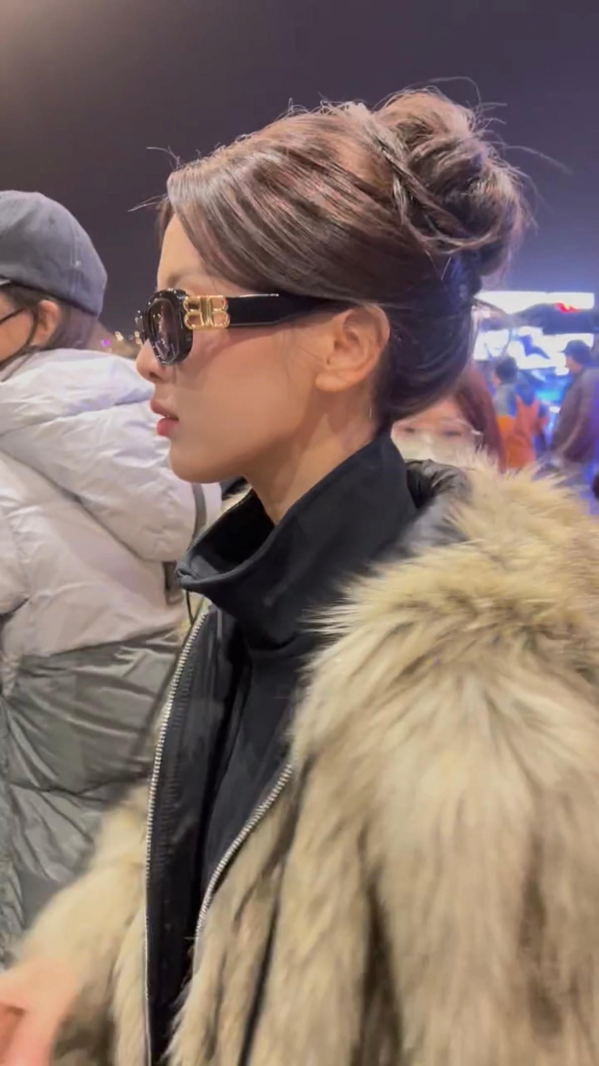 杨超越名品下颌线