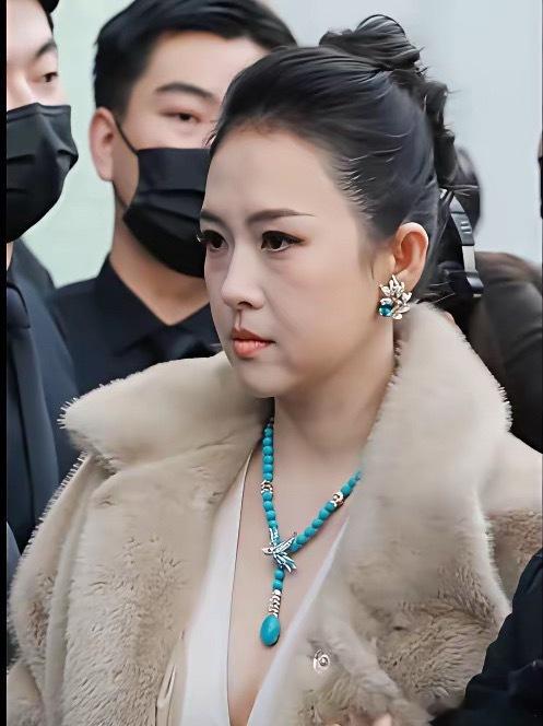 不知道为什么，自章子怡和汪峰离婚后，她的眼神突然变的如此犀利，让人不寒而栗！