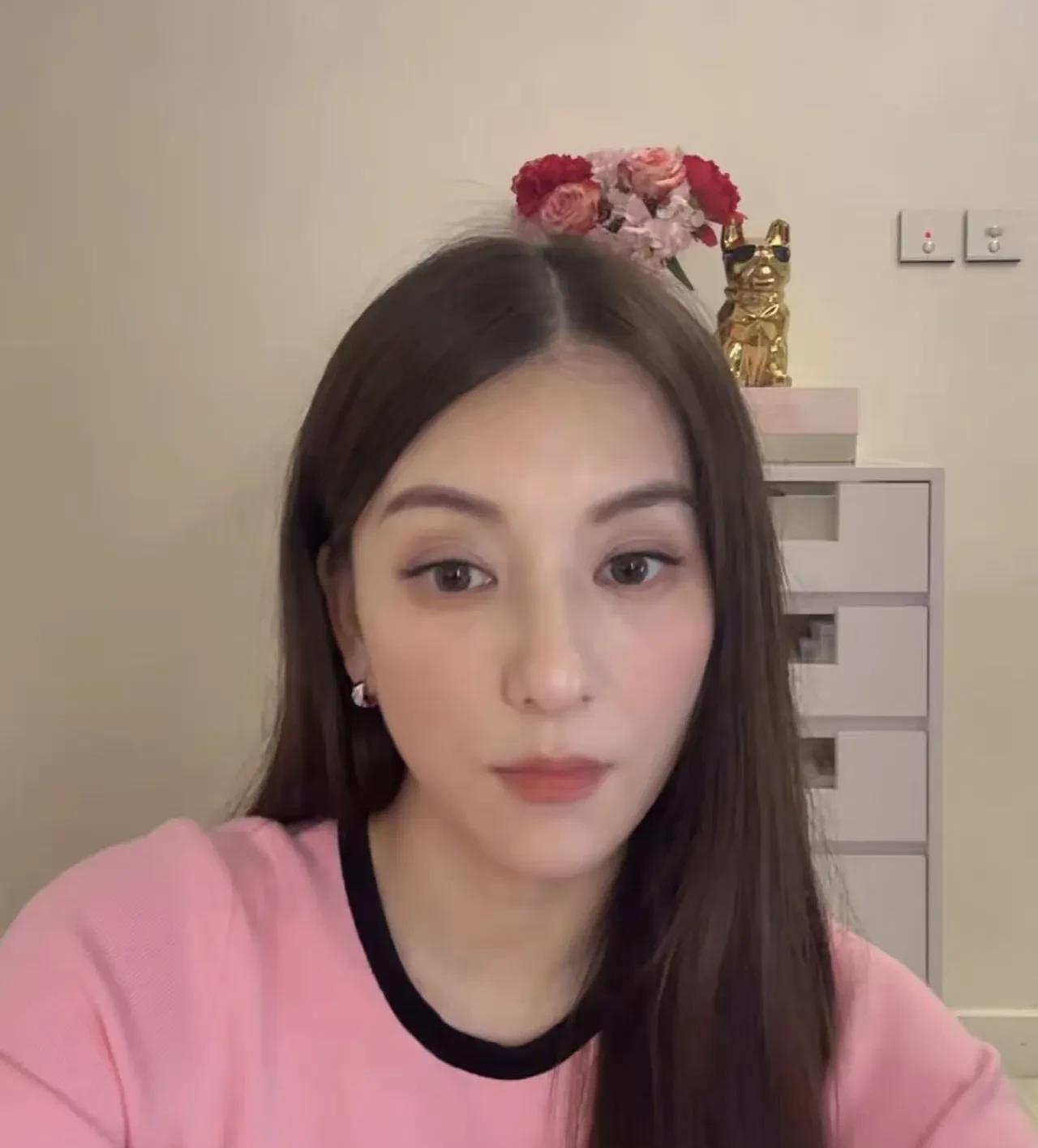 我熬夜看了方媛的直播，感觉方媛真好看，说话好温柔，温柔但不做作。吃东西嘎嘎嘎脆
