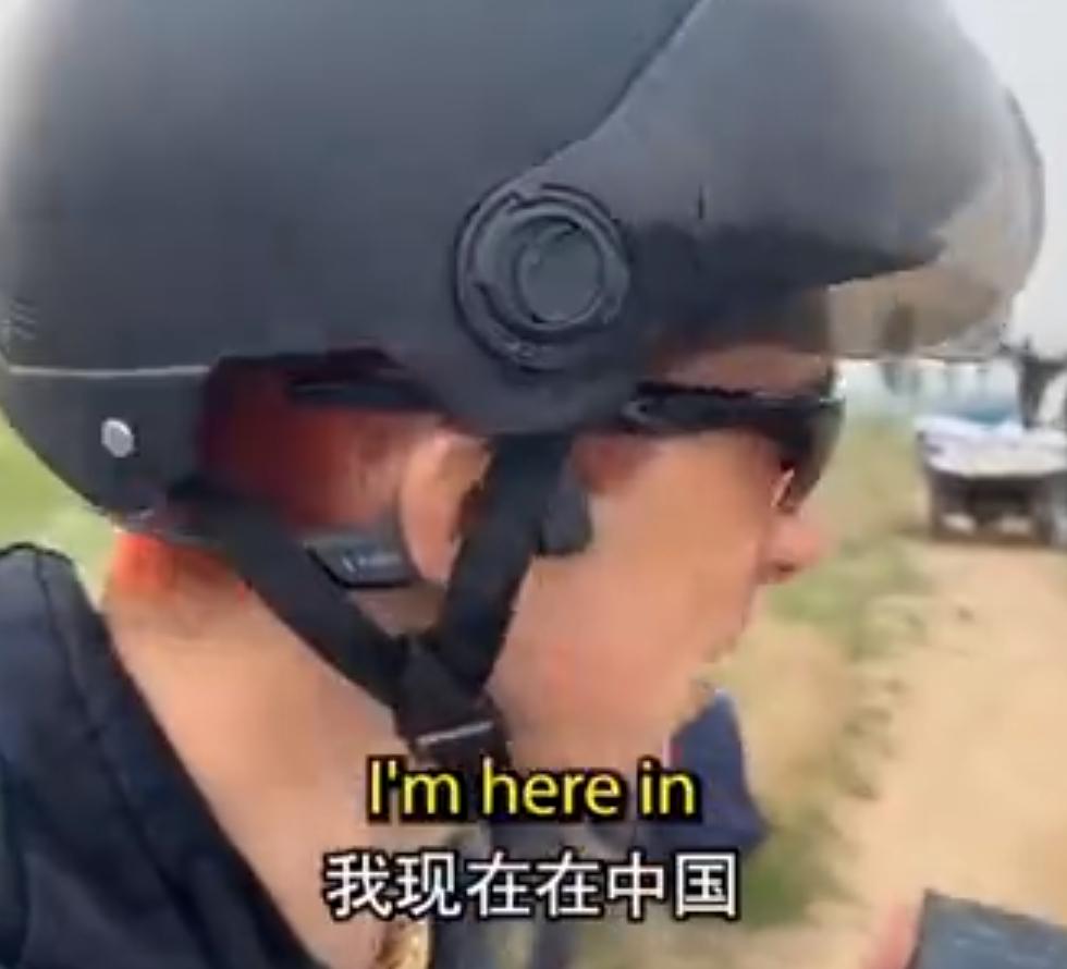 英国游客世界观崩溃了，他目睹在中国穷乡僻壤的农村，农民已用上巨型无人机施肥！