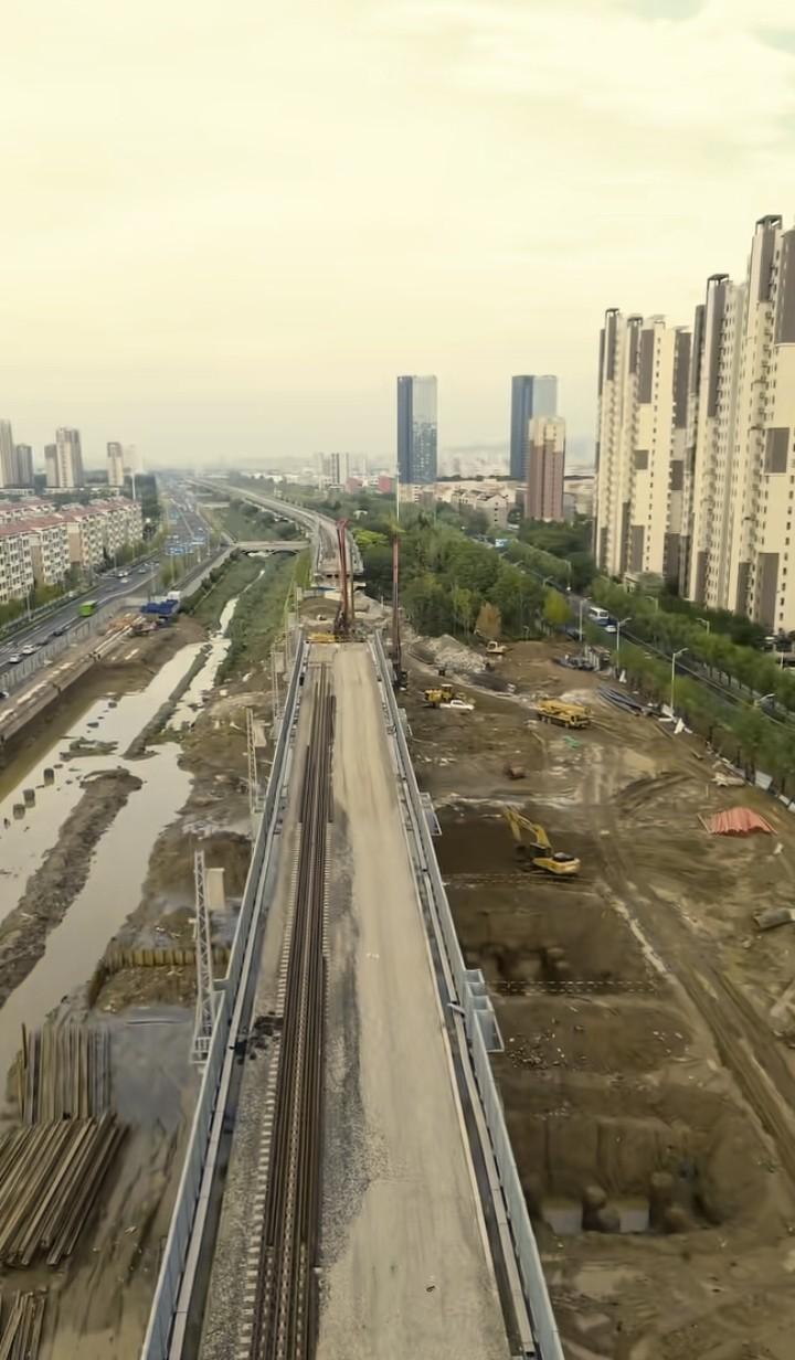 烟台要建首条地铁啦！据说这是烟台的首条地铁，真希望能快点建成，这样以后早上我就