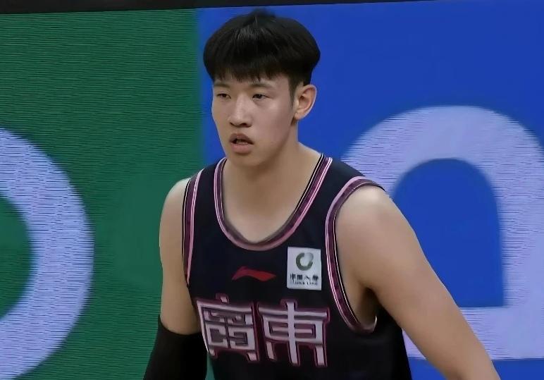 黄明依完成续约，未来去向有待教练组定夺广东男篮已经和年轻锋线黄明依完成续约