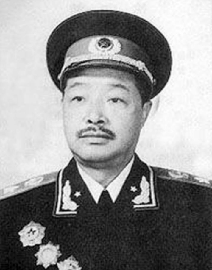 贺龙军事才能不在彭德怀之下，贺龙没加入共产党之前，已是一代名将。北伐战功显赫。贺