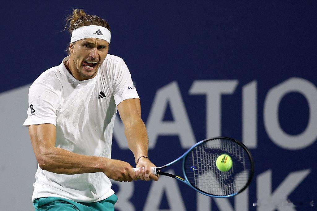 兹维列夫扳平比分！ATP1000加拿大大师赛1/4决赛，兹维列夫尽管第二盘4-