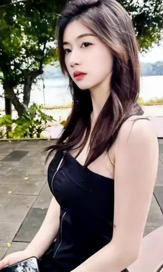 刷到一句扎心的话：“中年女人离了婚，就成了人人想来‘试驾’的二手车”。说的真TM