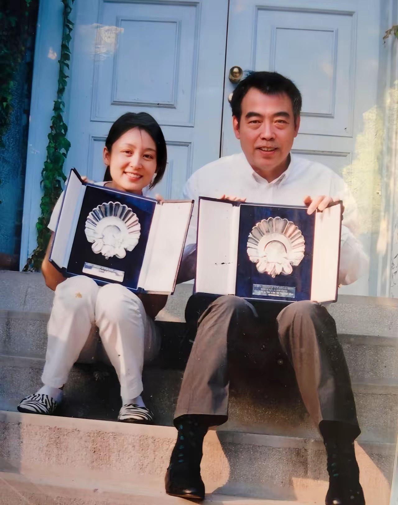 1994年北京，陈凯歌刚凭《霸王别姬》载誉归来，怀里揣着圣塞巴斯蒂安电影节的金贝